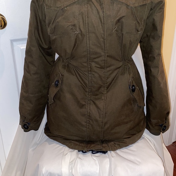 LIKE NEW ARITZIA COMMUNITY PARKA - Picture 7 of 13